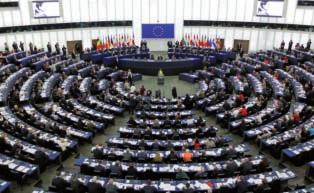 Der Plenarsaal des Europäischen Parlaments in Straßburg PLENARSITZUNGEN Straßburg ist der Sitz des Europäischen Parlaments. Hier finden pro Jahr zwölf Plenarsitzungen statt.