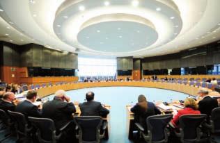 Vertreterinnen und Vertreter des Europäischen Parlaments, des Rates und der Kommission beraten den EU-Haushalt.