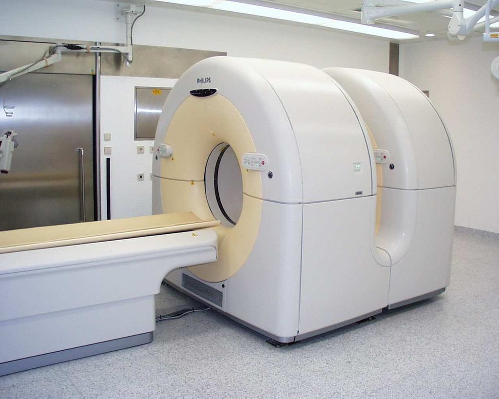 3. Radiologische und nuklearmedizinische Grundlagen 47 3.3.2 Grundprinzipien und Vorteile der PET/CT Die integrierte PET/CT ist eine nichtinvasive bildgebende Methode zur Darstellung morphologischer