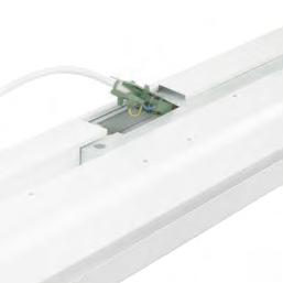 CoreLine LED-Anbauleuchte, Langfeldleuchte Anbauleuchte SM120V als Langfeldleuchte Einfacher Anschluss über eine von aussen zugängliche Steckanschlussklemme Jede Anbauleuchte kann optional zu einer