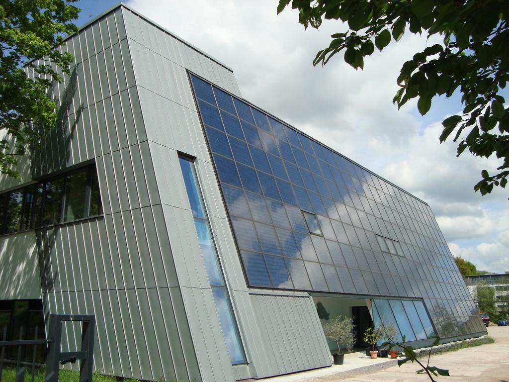 Solares Bauen: Erfahrungen mit dem ENERGETIKhaus100 Heizen mit Sonnenwärme (Altbausanierung) Deutscher Solarpreis Umweltpreis HWK Chemnitz