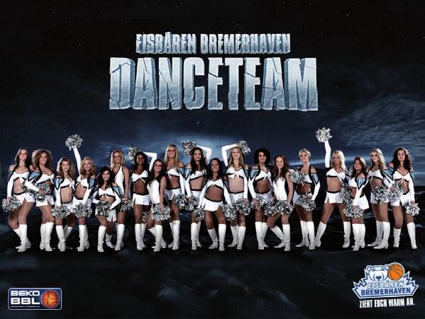 Gast-Portrait Cheerleader hoch zwei: Eisbären-Danceteam besucht Phoenix-Cheerleader Hübsche junge Damen, soweit das Auge reicht: Das Phoenix Hagen Dance Team hat heute beim Spiel gegen die Eisbären