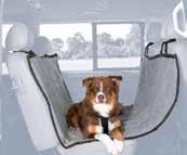EAN 4090508 Trixie Autositz Für kleine Hunde, aus Nylon/Lammfell-Optik. Auch als Reisebettchen verwendbar.