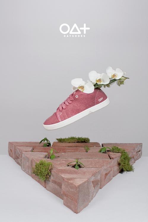 eu Oat Shoes Schuhe, die zu Blumen werden Shoes that bloom: Sobald der aufgetragene Schuh in Erde gesetzt wird, zersetzt er sich zum einen