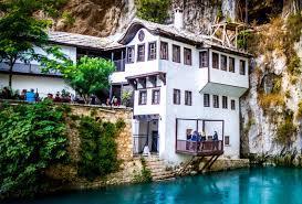 Tag: Tagesausflug nach Mostar und 4 weitere Städte Herzegowinas Durch die idyllische grüne Oase der Schlucht des Flusses Neretva, die von vielen als eine der schönsten in Europa bezeichnet wird,