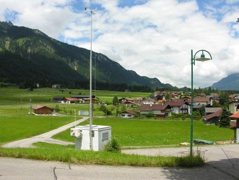 Bericht über die Luftgüte in Tirol im Jahr MESSERGEBNISSE (inkl. Verfügbarkeiten der Messdaten) KONZENTRATIONSMESSUNGEN Die Jahresauswertung erfolgt messstellenbezogen von West nach Ost.