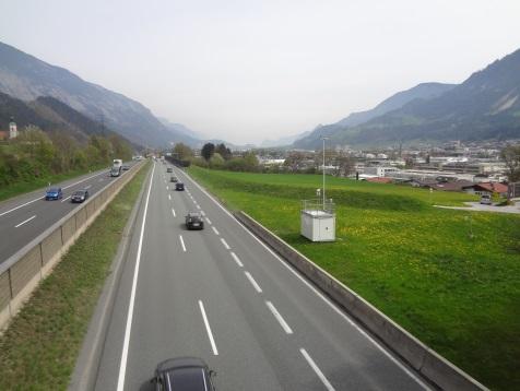 Bericht über die Luftgüte in Tirol im Jahr VOMP - Raststätte A12 Seehöhe: 557 m gemessene Luftschadstoffe: Stickstoffdioxid (NO2), Stickstoffmonoxid (NO), Feinstaub (PM10)