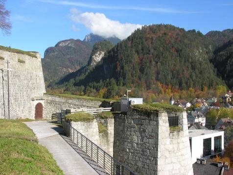 % JMW TMW PM10 () 100 11 74 8MW 3MW 1MW HMW NO () 97 13 83 236 NO2 () 97 23 76 92 96 KUFSTEIN - Festung Seehöhe: 550 m gemessene Luftschadstoffe: