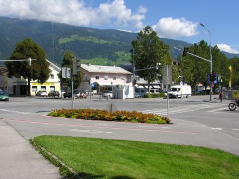 Bericht über die Luftgüte in Tirol im Jahr LIENZ - Amlacherkreuzung Seehöhe: 675 m gemessene Luftschadstoffe: Kohlenmonoxid (CO), Stickstoffdioxid (NO2), Stickstoffmonoxid (NO), Feinstaub (PM10, PM2.