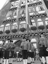 Traditionsgemäß eröffnete der Musikverein mit seinen drei musikalischen Sparten unter der Leitung von Stadtmusikdirektor Georg ter Voert am Freitagabend im vollbesetzten Festzelt das viertägige Fest.