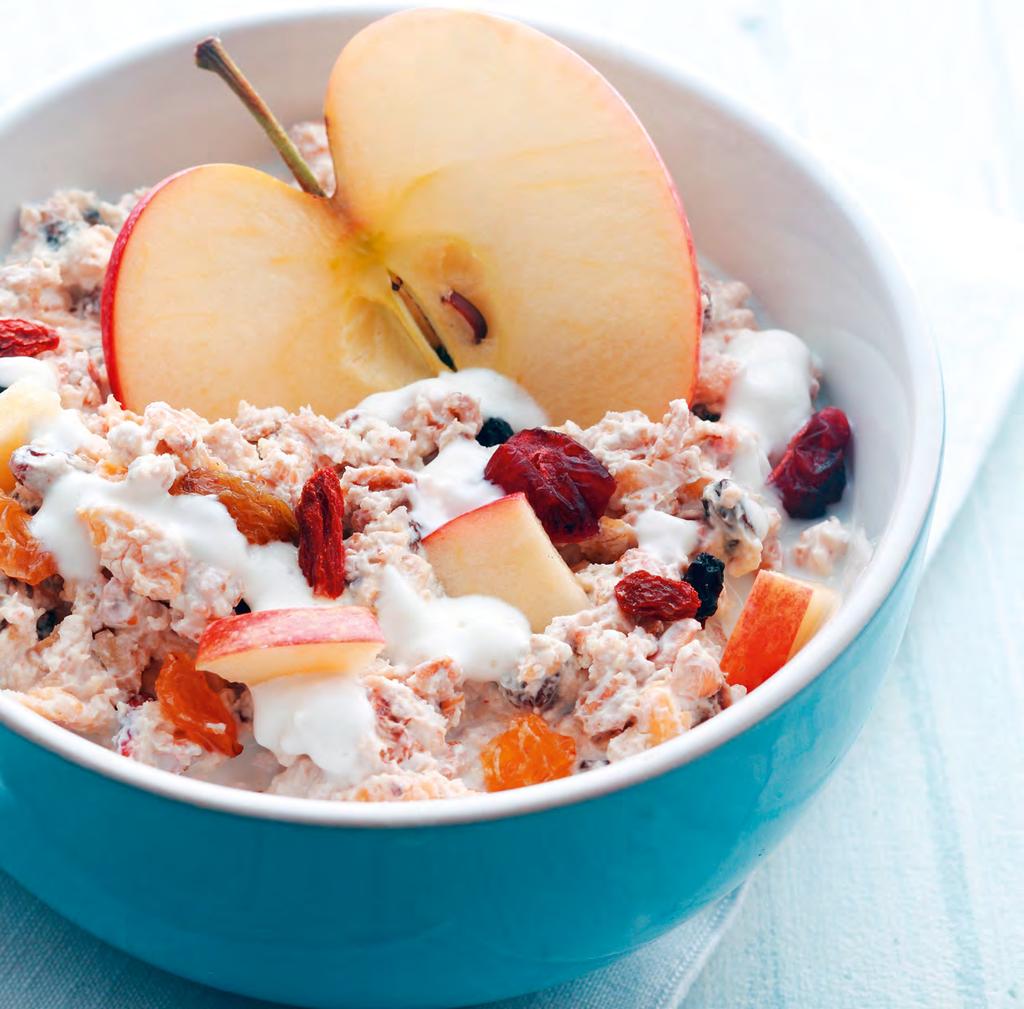 BIRCHER- BENNER-MÜSLI 100 g Haferflocken 1 kleiner Apfel (mit Kerngehäuse 120 g) 25 ml Sahne 150 ml Wasser 1 Essl.