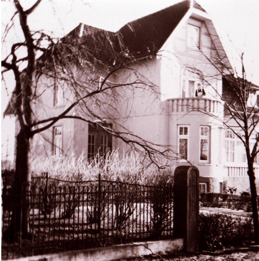 - 4 Das von Johannes Ellmers aus Rübke 1913 erbaute Haus in der Bahnhofstraße 78, ebenfalls von Anfang an mit einer Wasserleitung und WC vesehen.