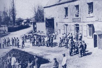 Ill. 1: Roche, occupé par l armée allemande pendant la guerre de 1914 1918. Dans le cadre, le mur qui reste aujourd hui.