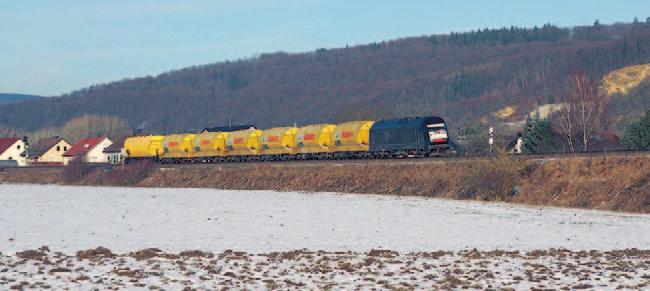 Januar als DGS 93481 von Kleinheubach nach Blaubeuren unterwegs und wird sogleich in den Brunnenkopftunnel auf der Brenzbahn bei Itzelberg eintauchen..güterverkehr.