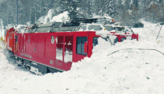 Die Albulalinie im Val Bever, die Unterengadinstrecke bei La Punt und die Berninalinie waren wegen Lawinengefahr unterbrochen.