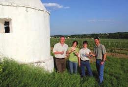 48 MONSHEIM MONSHEIM HOHEN-SÜLZEN QUALITÄTSWEIN AUS RHEINHESSEN TRAUBENSAFT 281 Rheinhessen Traubensaft rot Weingut Milch 1,00 6,00 ROTWEIN 282 2008 Monsheimer Rosengarten St.