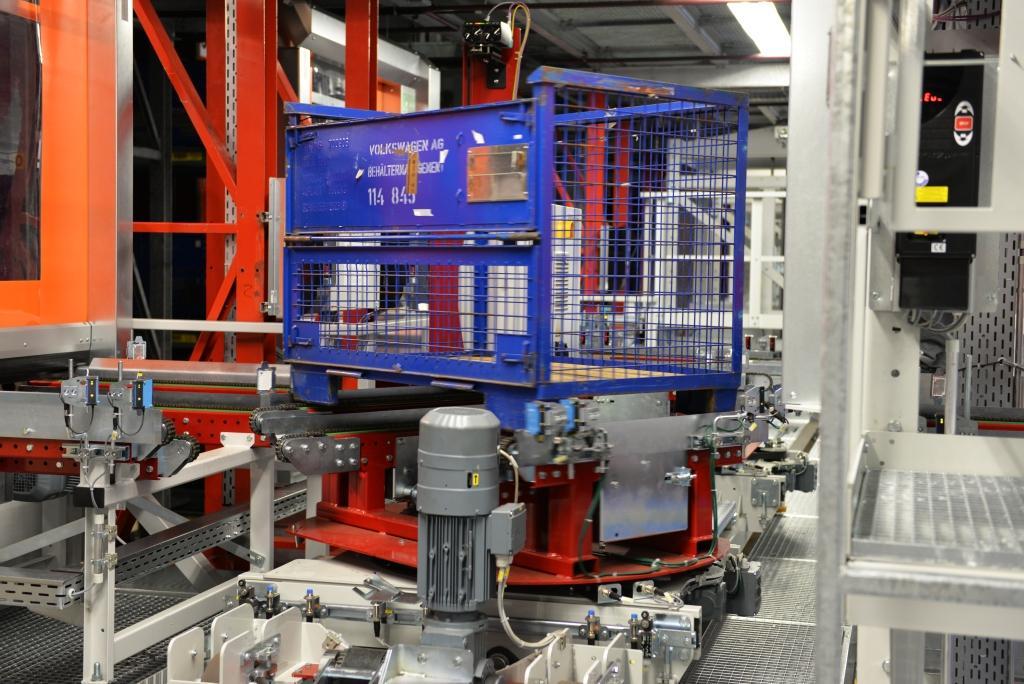 Vertriebszentrum Südbayern umfassend modernisiert Austausch der Regalbediengeräte im HRL Volkswagen Original Teile Logistik GmbH & Co.