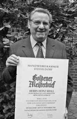 Im Rahmen einer Versammlung der Elektro-Innung im großen Saal der Kreishandwerkerschaft Mönchengladbach erhielt u.a. Heinz Krall aus Giesenkirchen den Goldenen Meisterbrief der Handwerkskammer Düsseldorf.
