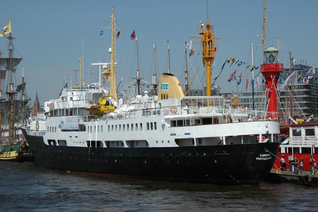 Schnappschüsse 3 Generationen von Hurtigruten in Hamburg zu Gast Mit der SJØKURS, GANN und FRAM waren dieses Jahr drei (ehemalige) Schiffe der Hurtigruten in Hamburg zu Gast.