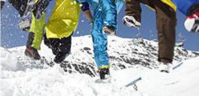 In der alpinen Bergwelt von der Moosalpe den Schnee und die Skipisten genießen und am Abend gemeinsam Spielen oder einen