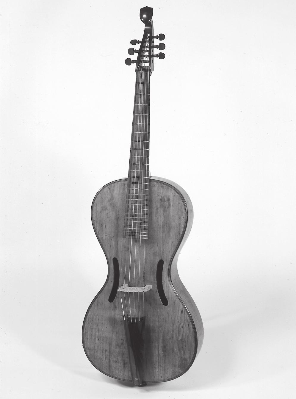 Der Arpeggione des Musikinstrumenten-Museums Abb. 1: Arpeggione, zugeschrieben Anton Mitteis, Leitmeritz, 2. Viertel 19. Jh. Musikinstrumenten-Museum Katalog-Nr. 4678 (Foto: J.