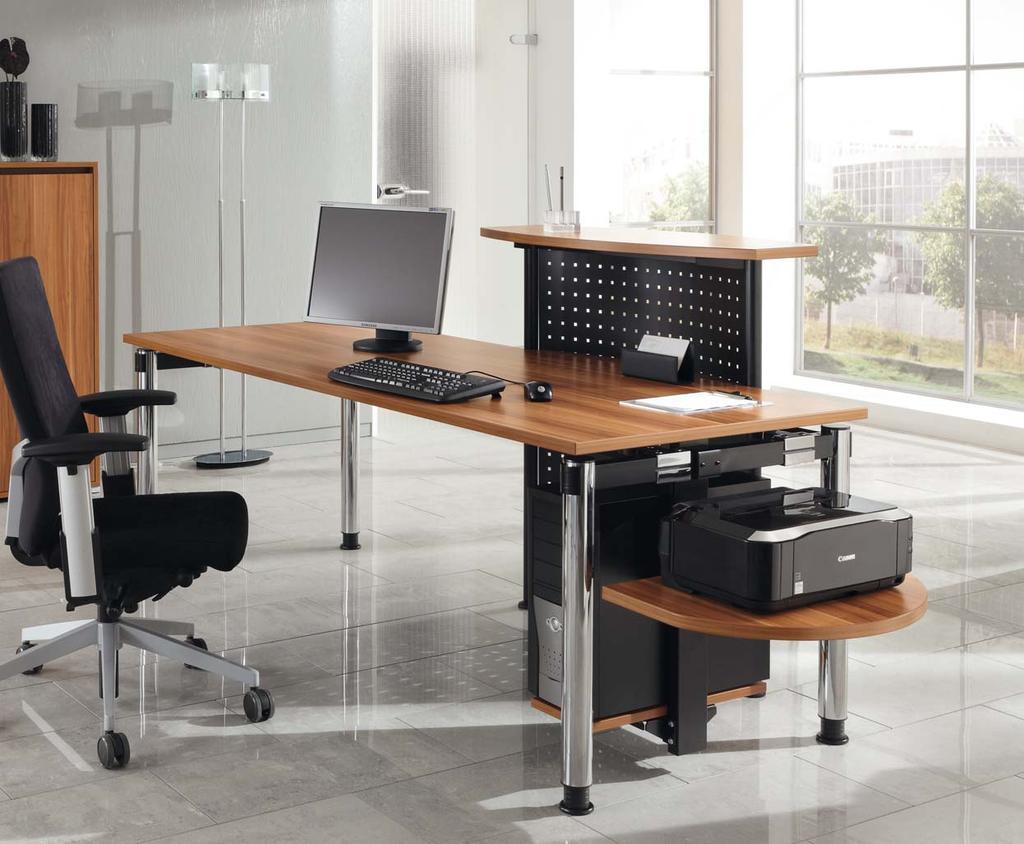 Beside its enormous stability SYSTO TEC provides diverse solutions for the offi ce day. Hinged cable conduits, PC holders, printer-trays up to reception elements leave nothing to be desired.