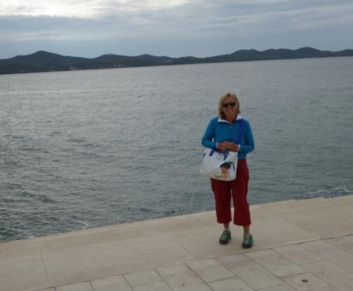 Jahreszeit. Wir besichtigen in Zadar den römischen Torbogen, die Altstadt und die Meeresorgel.