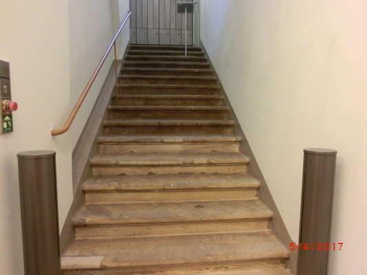Rokokosaal Treppe zum WC mit 30 Stufen Untergeschoss Über