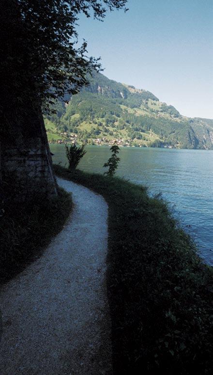 Der Weg nach Bauen......ist der Weg der Schweiz. Kennen Sie Bauen? Falls ja, wunderbar!