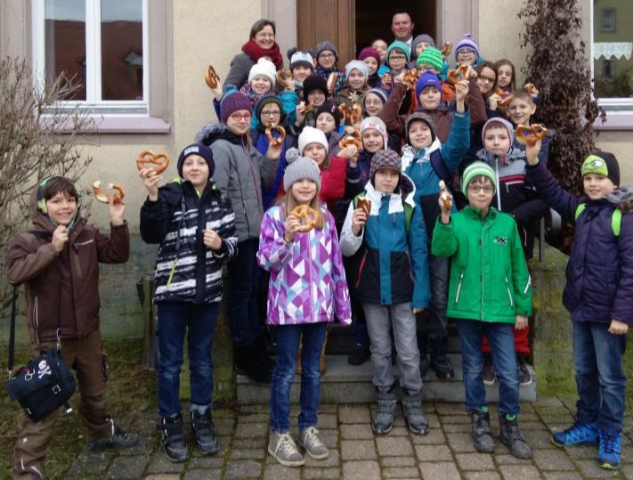 ) Seniorenkreis Großharbach Alle. Die gerne singen, sind herzlich zum Volksliedersingen am Freitag, 17.2.2017 um 13.30 Uhr in die Heckenwirtschaft Blumenstock eingeladen. 14.