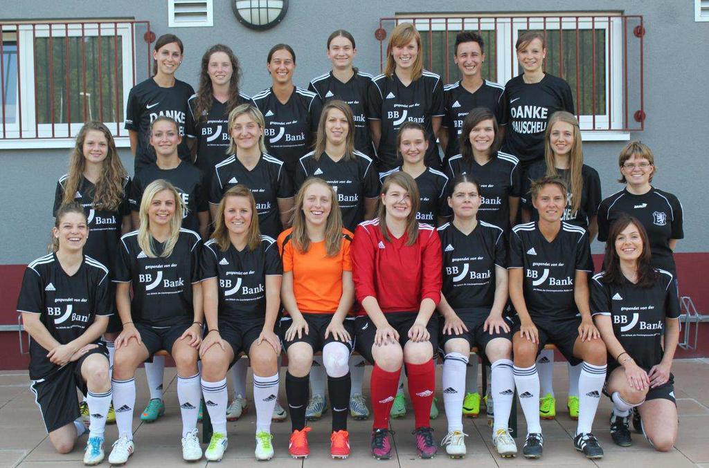 Die Verbandsliga-Mannschaft 2013/2014 Oben: Caroline Vögtle, Teresa