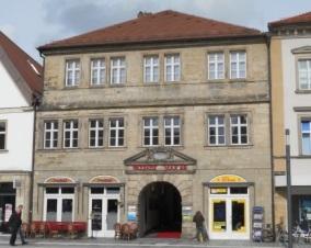 Hofbegrünungen, Schlichtsanierungen sowie die Behebung von Leerständen durch die Stadt Bayreuth gefördert werden.