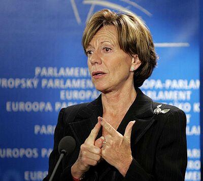 Neelie Kroes Vice-President of the European Commission responsible for the Digital Agenda Die Europäische Kommission fordert die Mitgliedstaaten zur weiteren Zusammenarbeit auf, um dafür zu sorgen,
