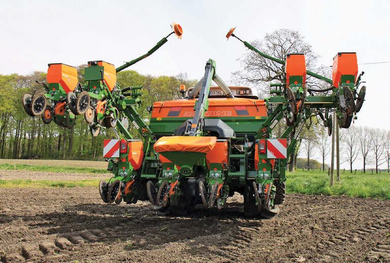 Eine nachfolgende Andruckrolle drückt das Korn für verbesserten Bodenschluss in die Saatfurche.