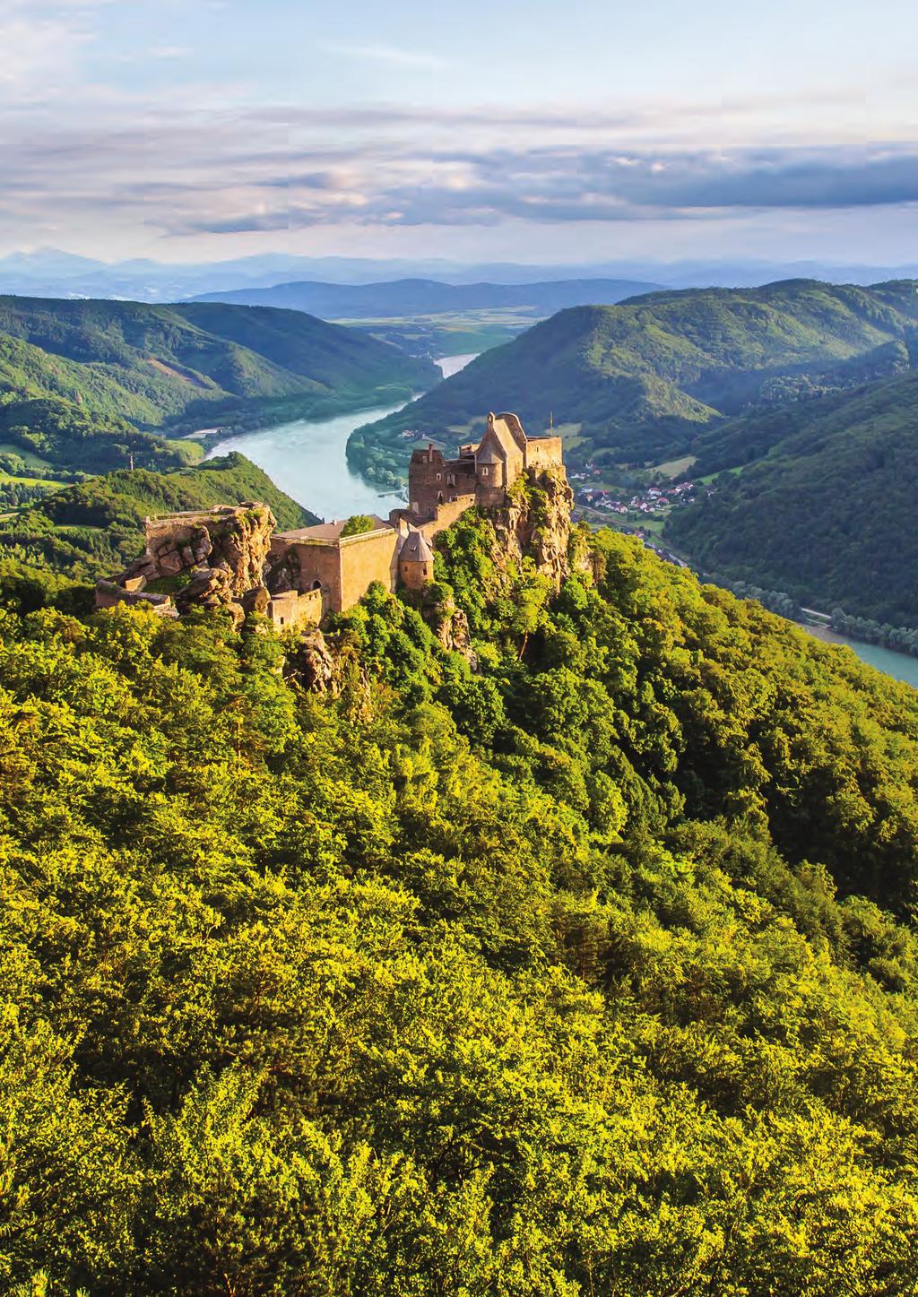 Am Donauschiff in die Ferne Der weltweit meistbesungene Strom durchfließt Landschaften von seltener Schönheit.