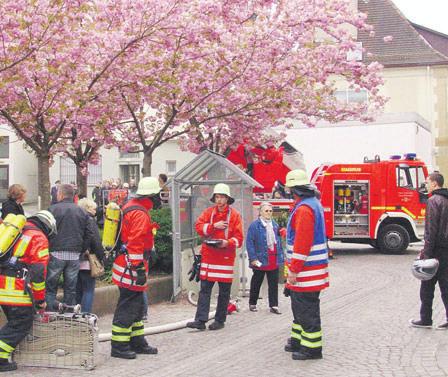 2 Donnerstag, 21. April 2011 Nummer 16 Die große Hauptübung der Freiwilligen Feuerwehr Winnenden fand in diesem Jahr auf dem Bengelplatz statt.