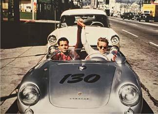 Mein Jugendfreund Rolf Wütherich, Porsche Werksmechaniker und James Dean posieren für das letzte glückliche Foto im Porsche 550 Spyder.