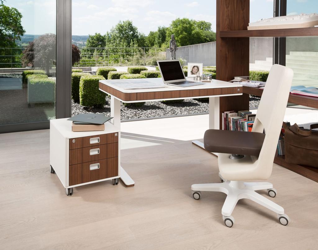 Ein Tisch, der bleibt Zeitlose Gestaltung mit Charakter Wie kein anderer Schreibtisch vereint der moll T7 Komfort, Ergonomie und zeitlos schöne Gestaltung.