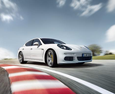 Porsche Tequipment. Seit 20 Jahren fest im Programm: Fahrspaß zum Nachrüsten. Porsche setzt seit jeher Maßstäbe. Nicht nur bei der Entwicklung der Fahrzeuge.