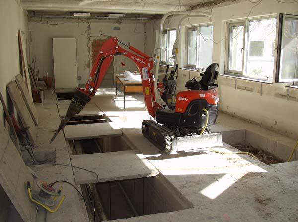 Die Entkernungsarbeiten im Foyer begannen im Dezember 2010.