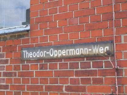 21 Theodor-Oppermann-Weg Jeannette Opora Abb. 36: Zwischen Schweineklinik und Reitplatz Abb.