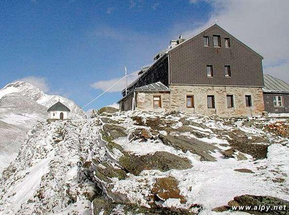 77 Für seine Verdienste um die touristische Erschließung der Mallnitzer Bergwelt in Kärnten - er hatte 1909 auch das Hannover Haus miterbaut - wurde die Arnoldhöhe (2719 m), von