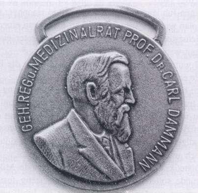 Tierärztlichen Hochschule noch heute verliehen. Abb. 115, 116: Dammann-Medaille, Hannover 1906. Avers: GEH. REG. u. MEDIZINALRAT PROF. DR. CARL DAMMANN.
