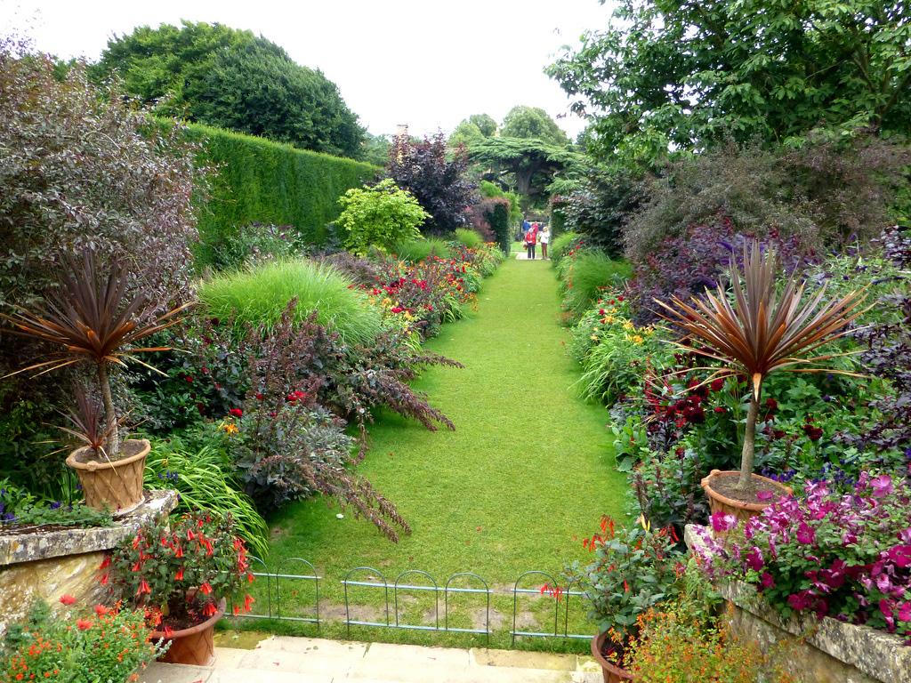 Tag Hidcote Manor - Kiftsgate Court Stratford-upon-Avon Sie beginnen den Tag mit einer Besichtigung von Hidcote Manor, einem der schönsten und berühmtesten englischen Gärten.