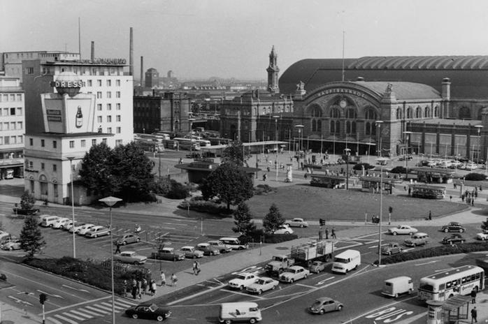 Historie 1952 Erstnutzung Vorplatz Überseemuseum 1999 aktueller