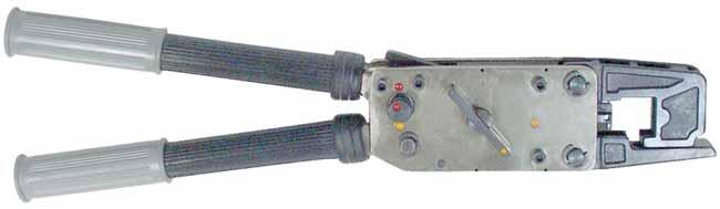 Handpresszange für Pressung von Rohrkabelschuhen, Stoss- und Kabelverbindern Handpresszange Auswechselbare Einsätze. Länge: 40 mm. Gewicht: kg.