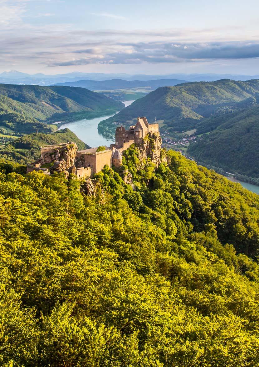 Am Donauschiff in die Ferne 2 Der weltweit meistbesungene Strom durchfließt Landschaften von seltener Schönheit.
