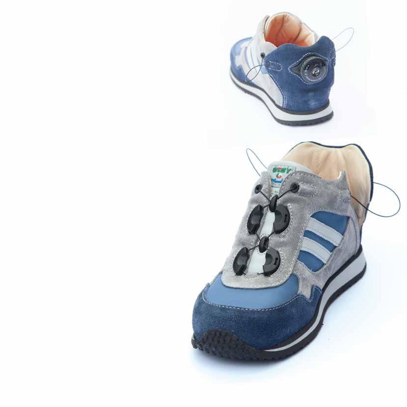 Gerade bei Menschen mit eingeschränkter Körperbewegung ist dies oft eine Herausforderung. Jeder A.S. Schuh (Autonomy Shoe) lässt sich durch den rückwärtigen Einstieg leicht anziehen.