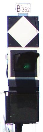Die angezeigte Ziffer bezeichnet entweder die ab diesem Signal (der Hauptschirm zeigt grünes Licht) oder die ab dem nächsten Signal (der Hauptschirm zeigt oranges Licht) erlaubte Gschwindigkeit.