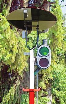 Mit der Einrichtung des Streckenblocks wurden Lichtsignale aufgestellt, nun in der üblichen Anordnung Einfahrvorsignal, Einfahrsignal kombiniert mit Ausfahrvorsignal, Ausfahrsignal.